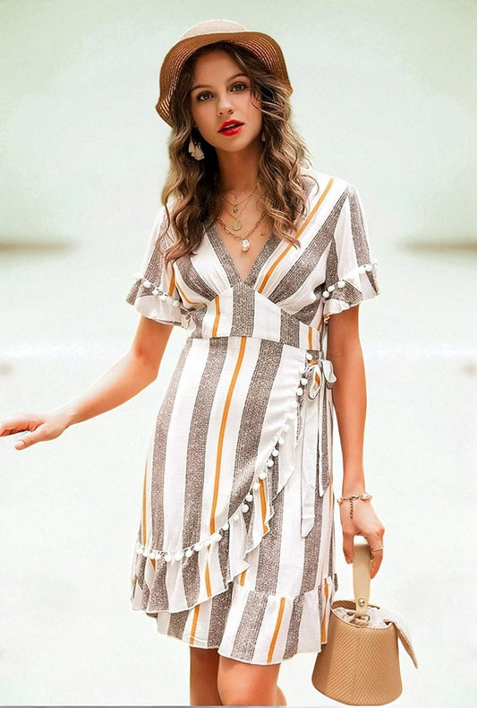 Robe à Manches Courtes à Rayures Colorées Et Taille Définie