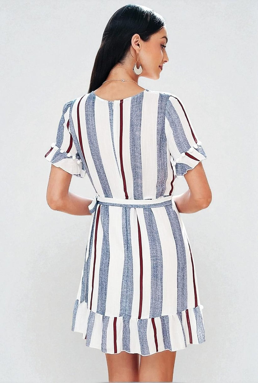 Robe à Manches Courtes à Rayures Colorées Et Taille Définie